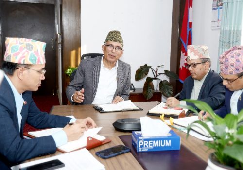 राजस्व संकलनमा थप मेहनत गर्न अर्थमन्त्री पौडेलको निर्देशन
