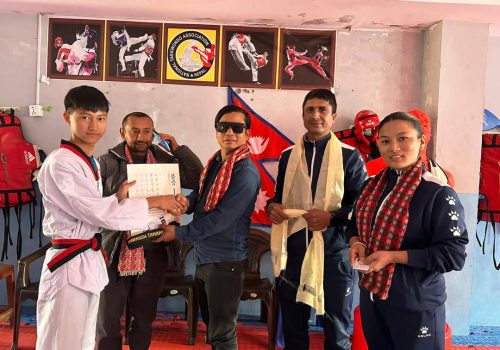 जिल्ला खेलकुद विकास समितिले फ्युबा फिट्नेस तेक्वान्दो डोजाङका खेलाडीहरूलाई बेल्ट ग्रेडिङ वितरण