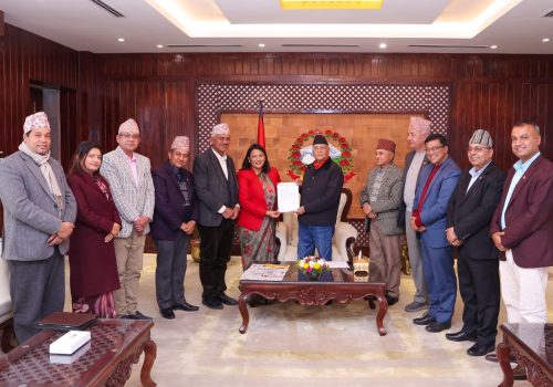 प्रधानमन्त्रीसमक्ष सहकारीसम्बन्धी अध्यादेशमा सुुझाव हस्तान्तरण