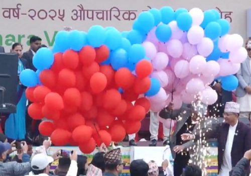 पोखरा भ्रमण वर्ष उद्घाटन गर्ने क्रममा बेलुन फुट्दा अर्थ मन्त्री र पोखरा नगरप्रमुख घाइते