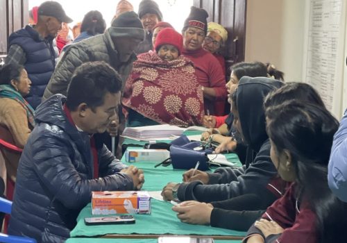 सिन्धुपाल्चोकको हेलम्बुमा निःशुल्क आयुर्वेद स्वास्थ्य शिविर, २२० जनाले लिए सेवा