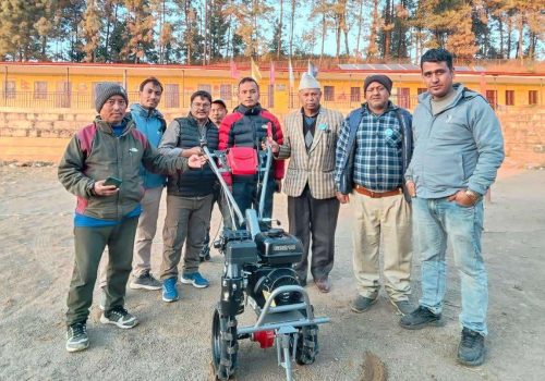 ललितपुरको मगरगाउँ माध्यमिक विद्यालयलाई कृषिविज्ञ चन्द्रशेखर सापकोटाको मिनीटिलर सहयोग