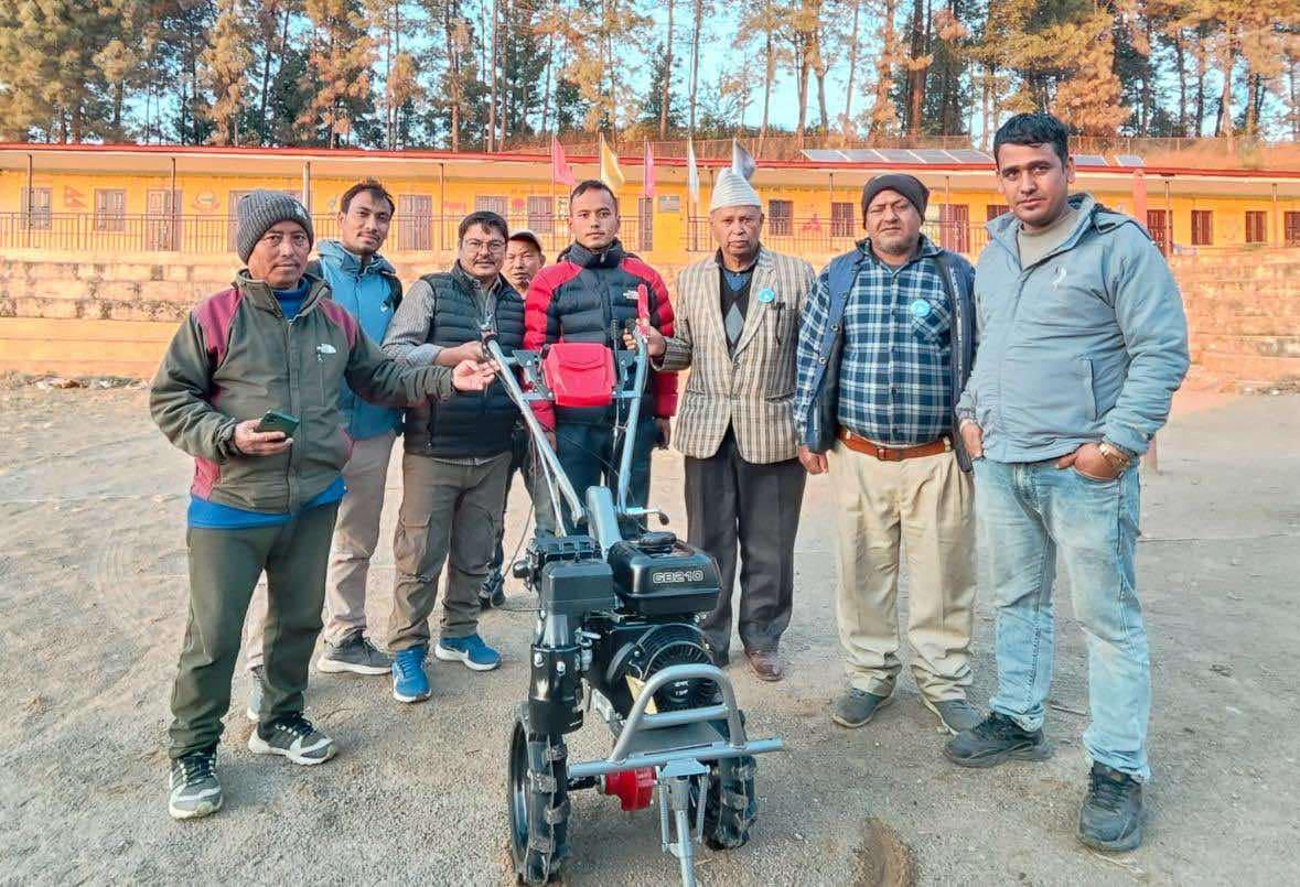 ललितपुरको मगरगाउँ माध्यमिक विद्यालयलाई कृषिविज्ञ चन्द्रशेखर सापकोटाको मिनीटिलर सहयोग