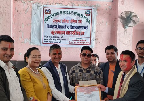 गजुरी गाउँपालिकाको आयोजनामा उत्कृष्ट नतिजा हासिल गर्ने बिधालय,विद्यार्थी र शिक्षकहरुलाई सम्मान