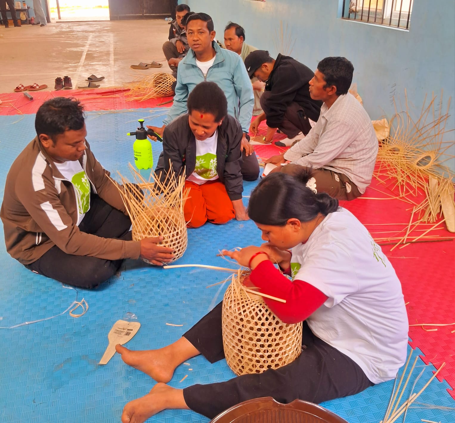 गोदावरी गाउँमा बाँसभित्र भविष्य खोजिरहेका शिल्पी
