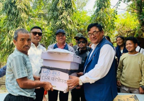 धादिङको बेनीघाट रोराङमा अपाङ्गता भएका व्यक्तिहरूलाई मौरीपालन तालिम र मौरी सहितको घार वितरण