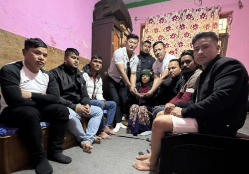 आरूघाट गाँउपालिका निवासी आस्कुमारी घले क्यान्सर पिडितलाई उपचारको लागि आर्थिक सहयोग:गुरुङ