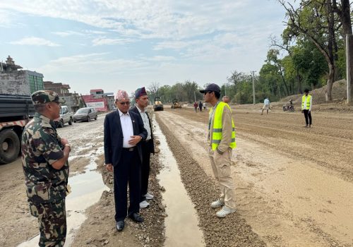 दाउन्नेमा मन्त्री दाहालको निरीक्षण, मनसुन अगावै सक्न निर्देशन