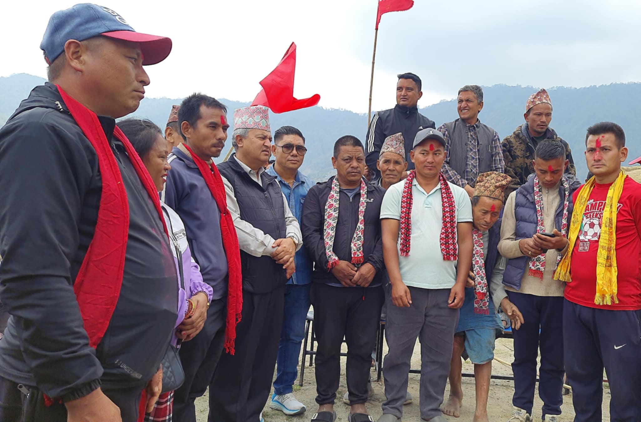गजुरी-७ पेटारेबाट विभिन्न दल परित्याग गरी नेताहरु माओवादी केन्द्रमा प्रवेश
