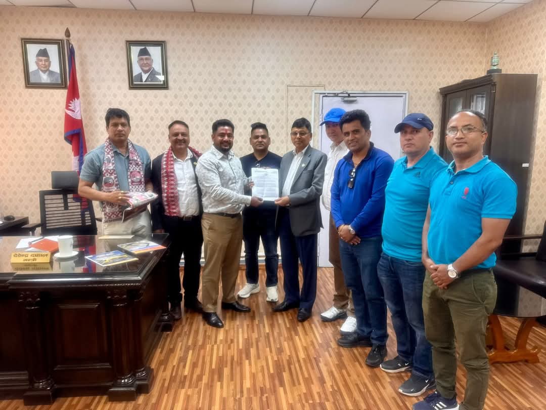 सरकारसँग समस्याहरू समाधानको माग गर्दै हेभी इक्विपमेन्ट व्यवसायी महासंघको ज्ञापनपत्र