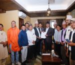 प्रचण्डलाई कास्कीका पाँच वामपन्थी दलको ज्ञापनपत्र