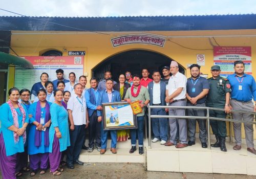 डा.पाण्डेलाई गजुरी प्राथमिक स्वास्थ्य केन्द्रबाट बिदाई, गाउँपालिका अध्यक्षद्वारा सम्मान