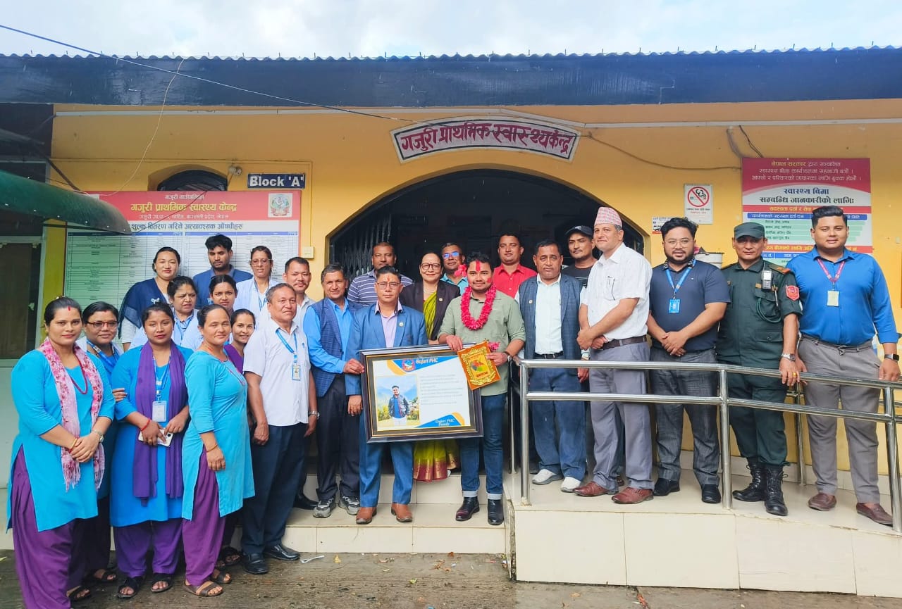 डा.पाण्डेलाई गजुरी प्राथमिक स्वास्थ्य केन्द्रबाट बिदाई, गाउँपालिका अध्यक्षद्वारा सम्मान