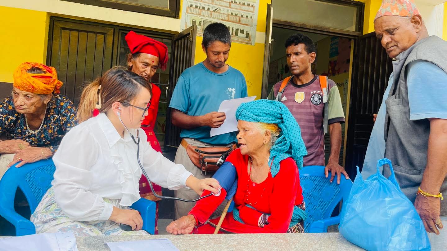 गजुरीको जरे बगैँचामा बृहत् स्वास्थ्य शिविर सम्पन्न,सयौंले पाए राहत