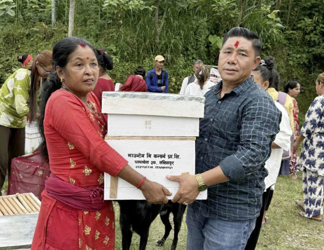 गजुरी गाउँपालिकामा मौरीपालन तालिम सम्पन्न रानी मौरी सहित ९० घार वितरण
