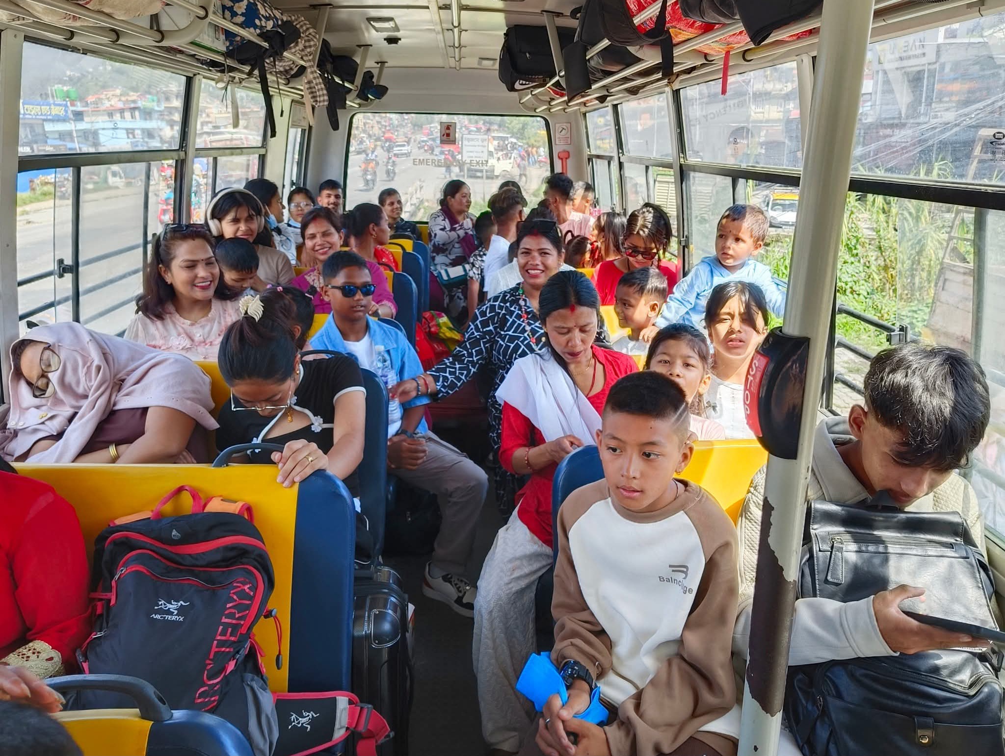 गजुरी गाउँपालिकाद्वारा दशैं विशेष निःशुल्क बस सेवा सम्पन्न, ४२९ यात्रु सुरक्षित गाउँ फर्किए