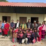 गजुरीको बतासे आ.वि.मा: समाजसेवी अजय भण्डारीद्वारा विद्यार्थीहरूलाई न्यानो कपडा वितरण