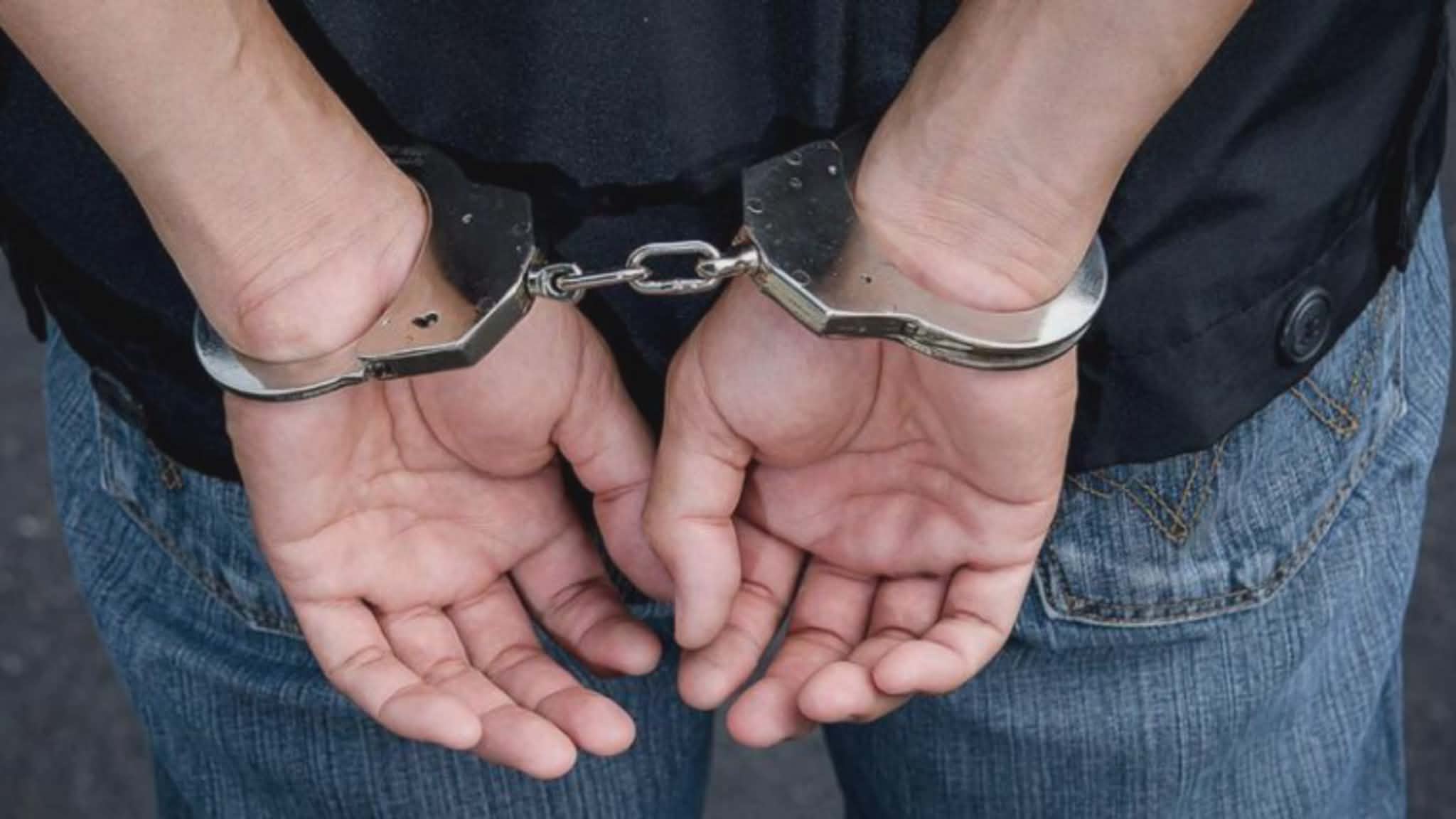 प्रहरीमाथि बियरको बोतल र बञ्जरो प्रहार गर्नेलाई गोली हानेर समातियो